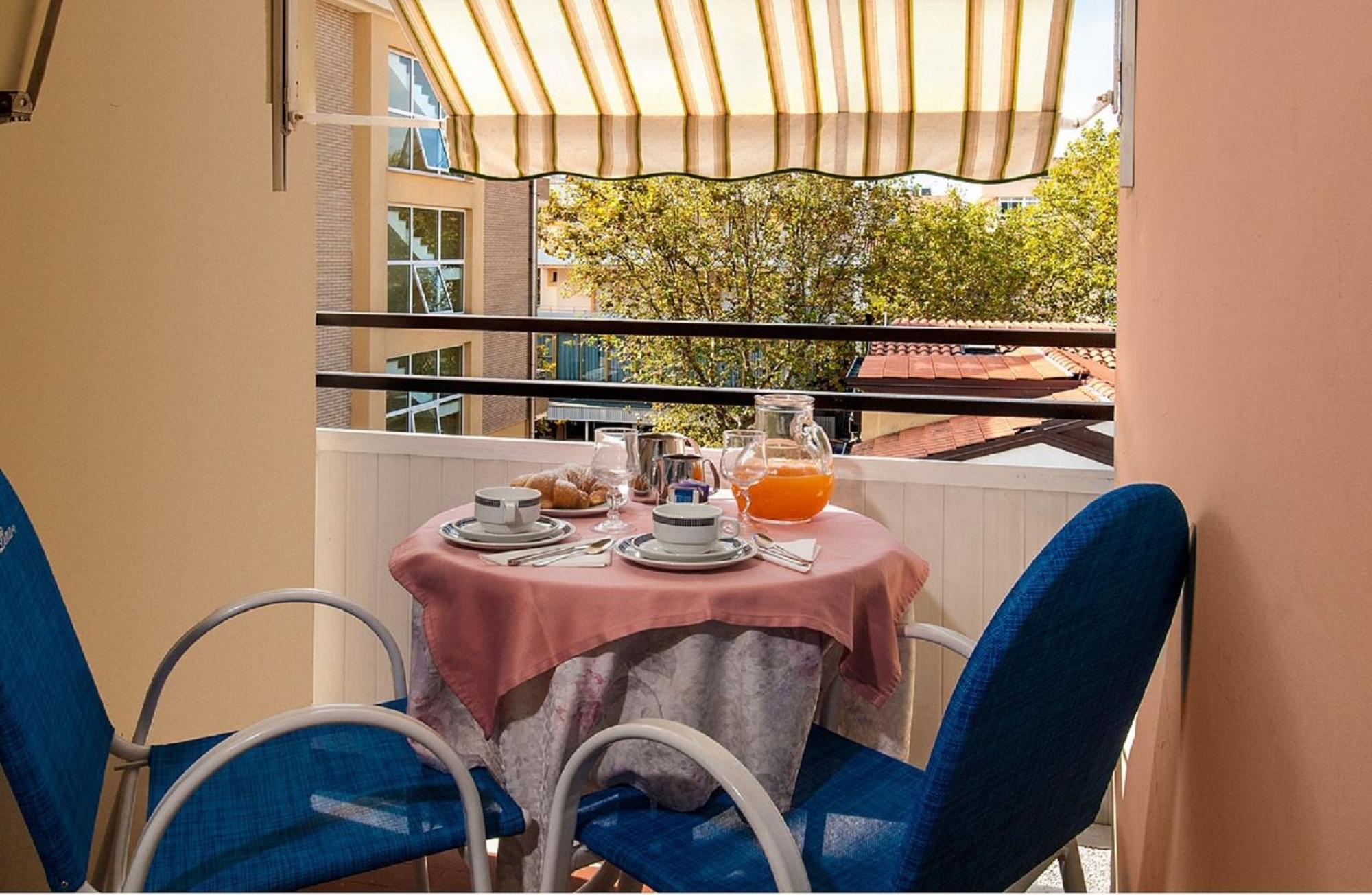Hotel Lina Misano Adriatico Esterno foto