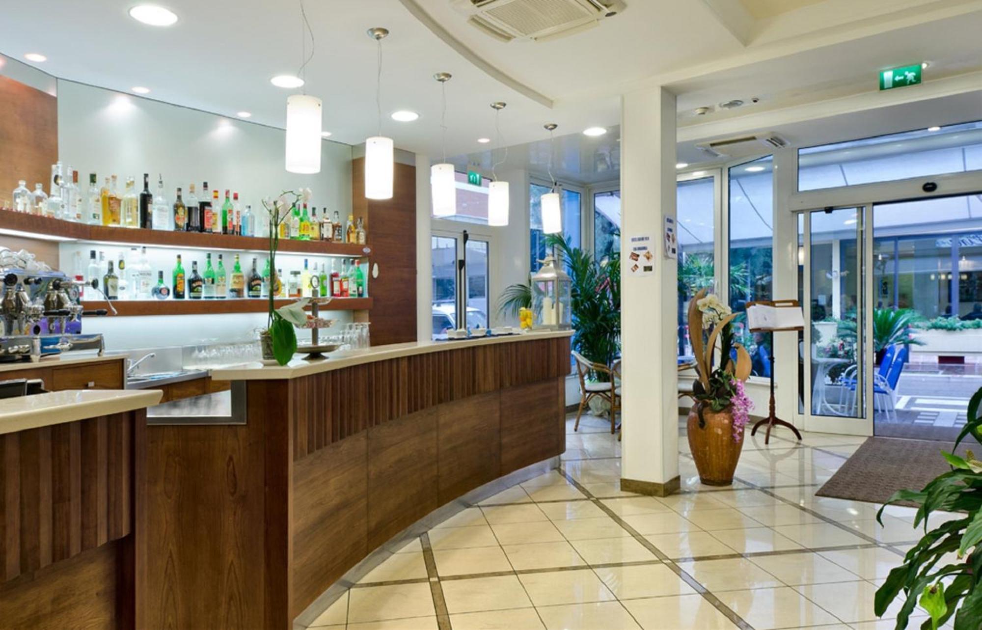 Hotel Lina Misano Adriatico Esterno foto