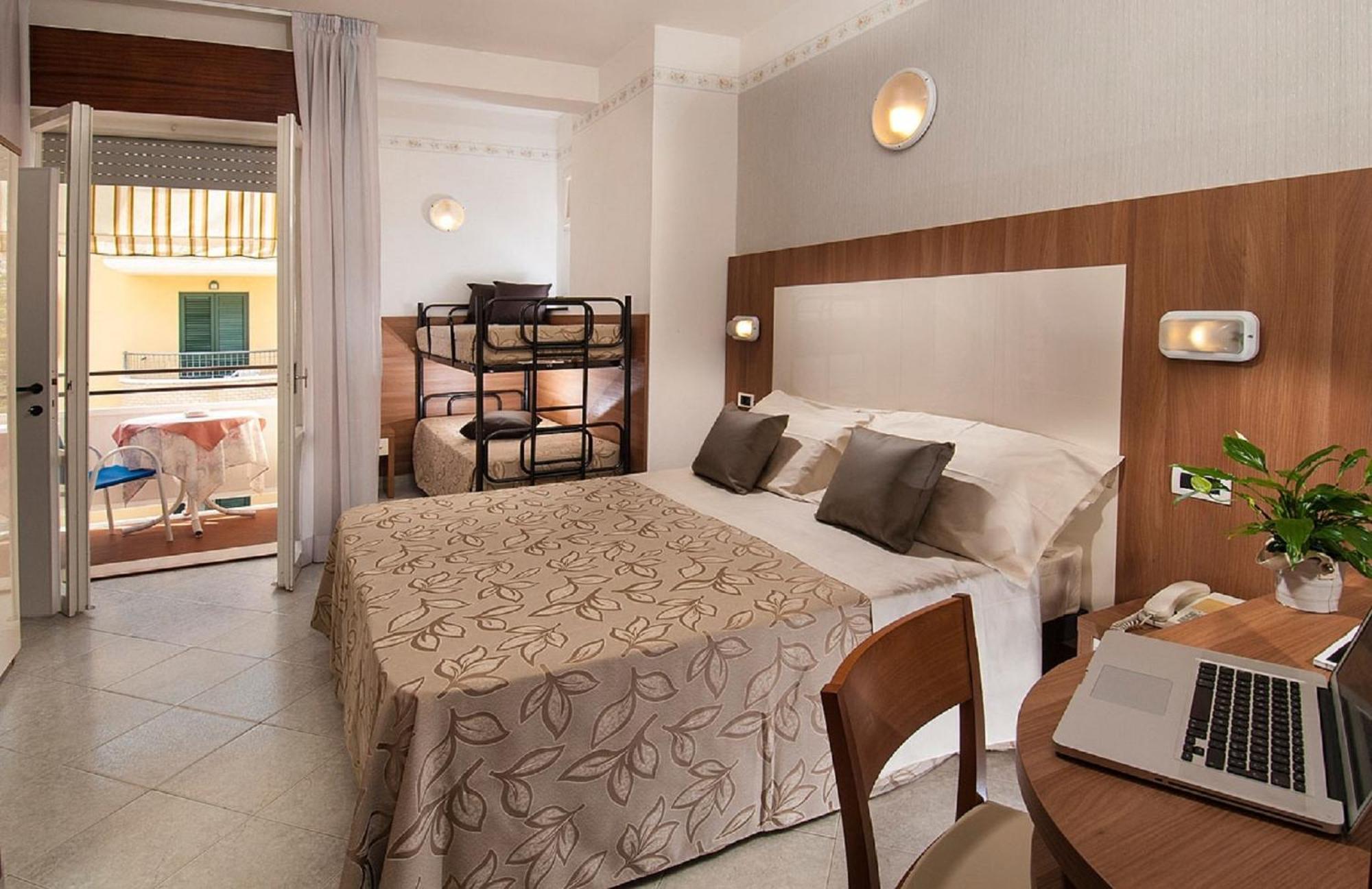 Hotel Lina Misano Adriatico Esterno foto