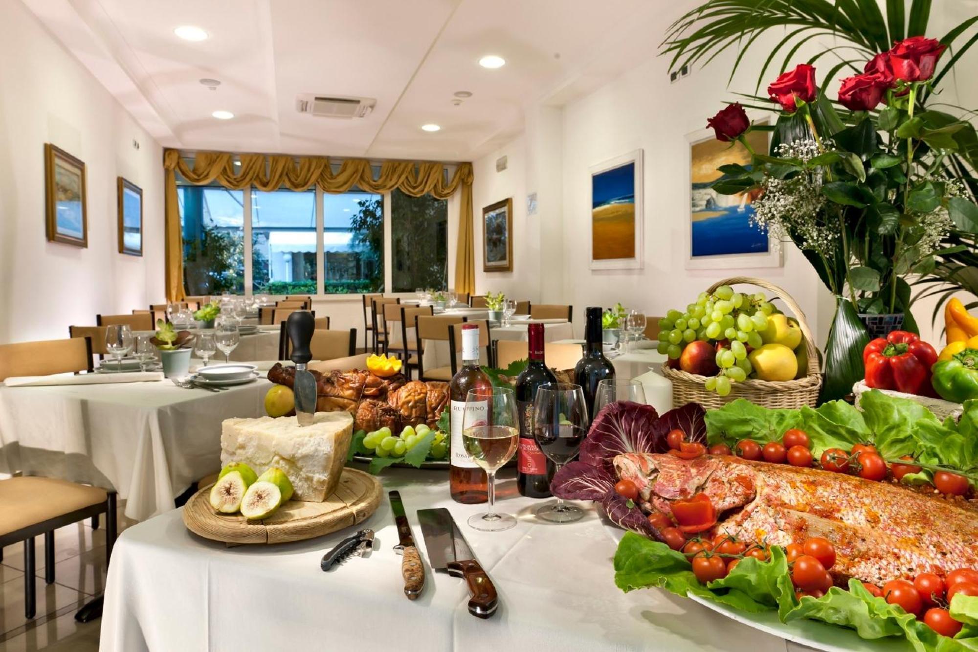 Hotel Lina Misano Adriatico Esterno foto