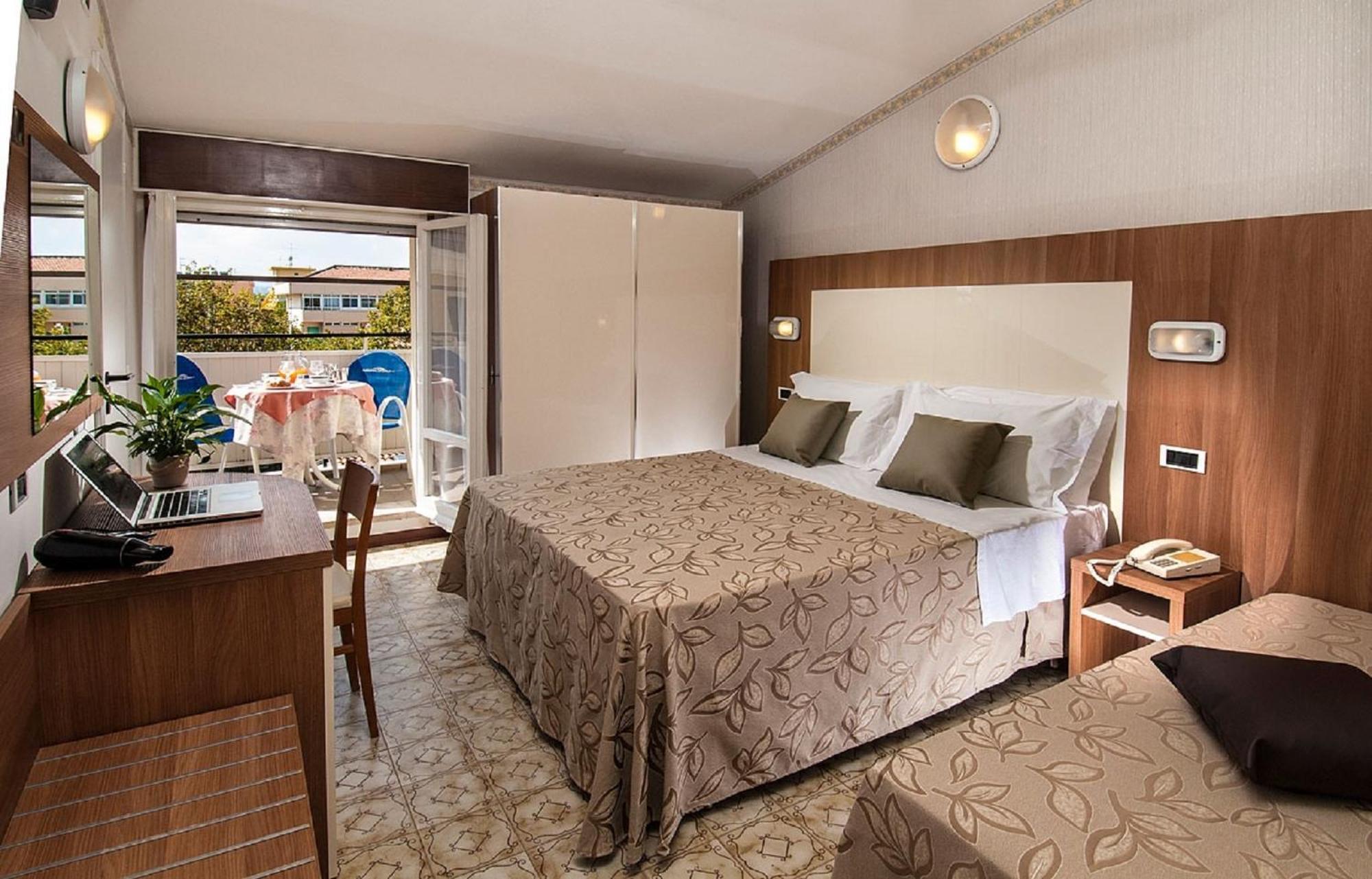 Hotel Lina Misano Adriatico Esterno foto