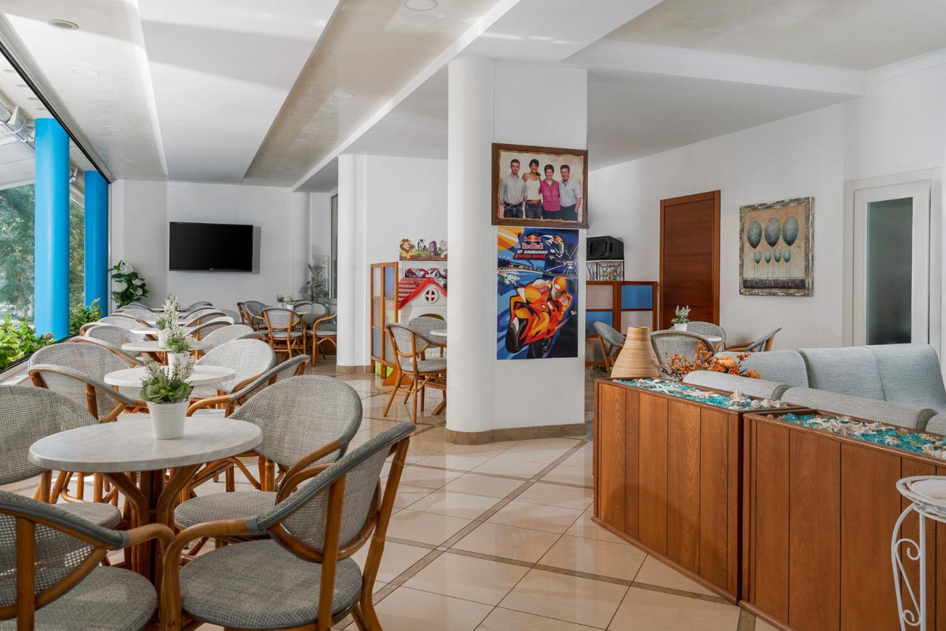 Hotel Lina Misano Adriatico Esterno foto