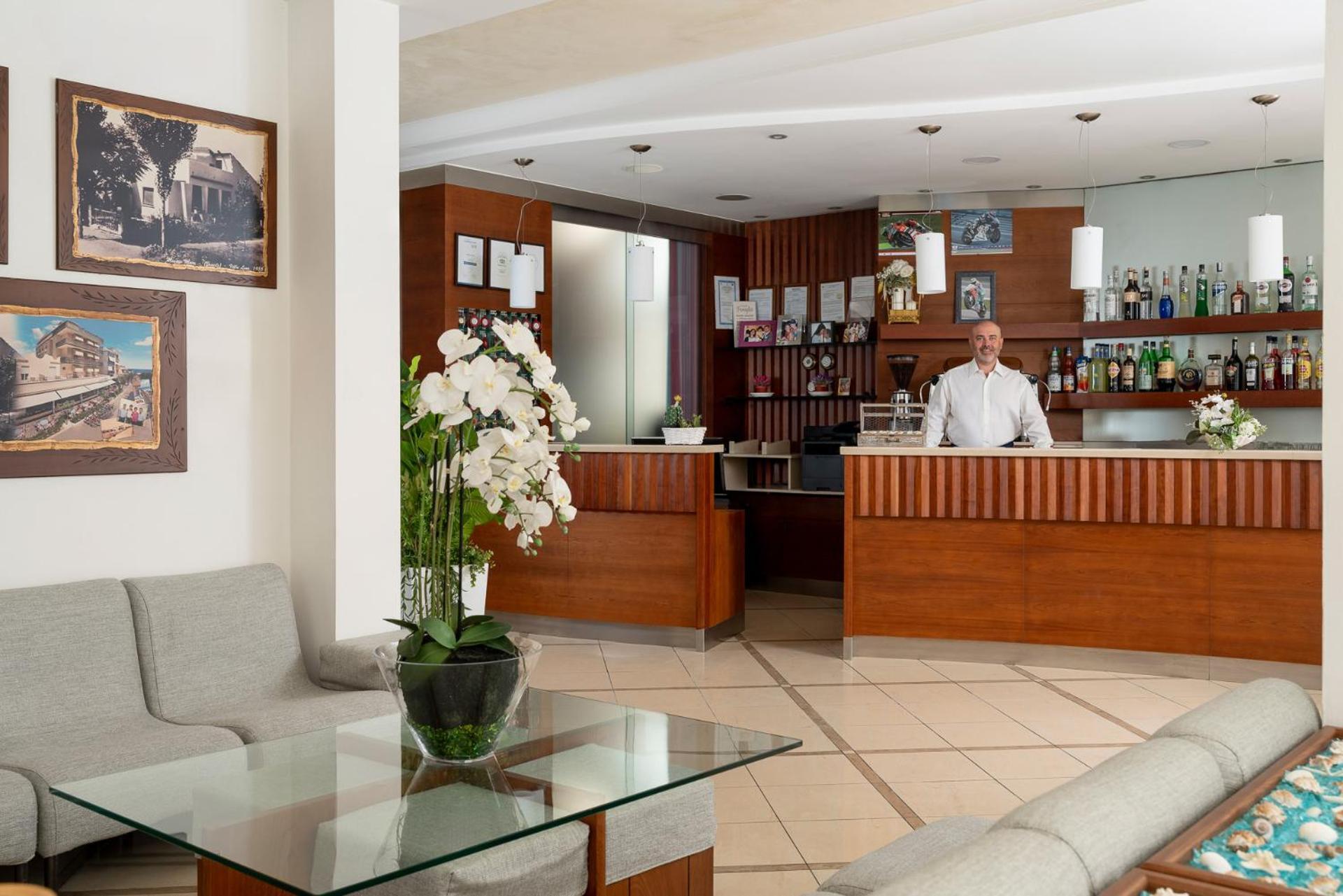 Hotel Lina Misano Adriatico Esterno foto