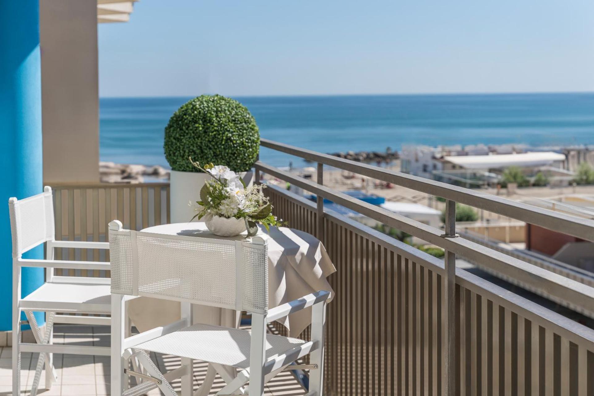 Hotel Lina Misano Adriatico Esterno foto