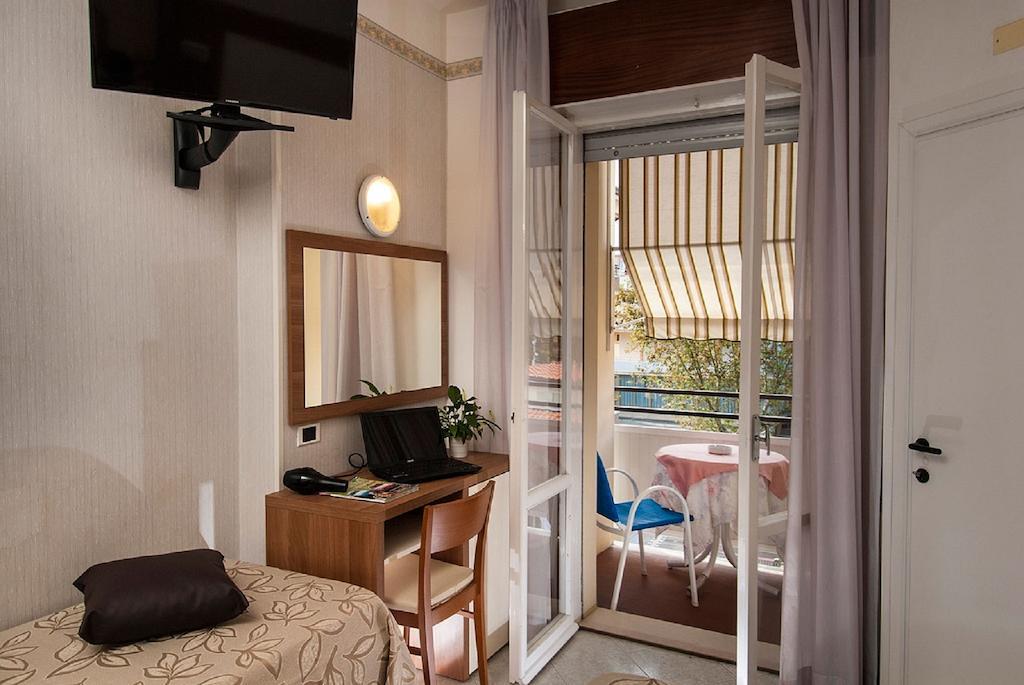 Hotel Lina Misano Adriatico Camera foto