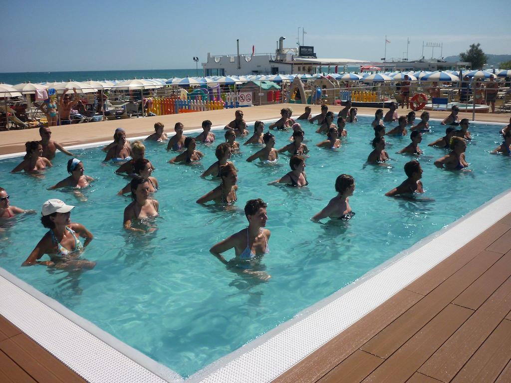 Hotel Lina Misano Adriatico Esterno foto